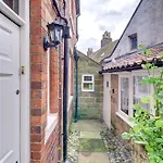 2 Bed In Whitby Oc-r563 Holiday home Robin Hood's Bay